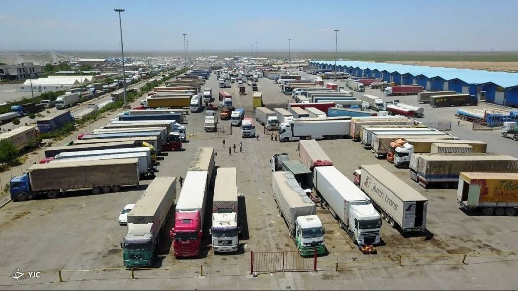 مرز باز است سردرگمی طالبان در مرز و ترافیک در مسیر تردد کامیون‌ها موجب انسداد