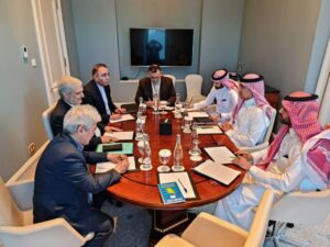 رایزنی کاظمی قمی با نماینده عربستان در اجلاس دوحه