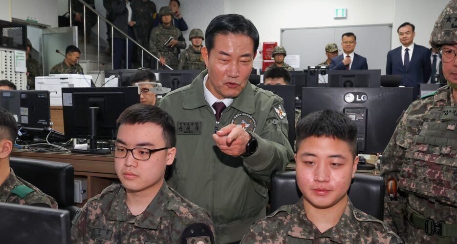 وزیر دفاع کره جنوبی به خاورمیانه سفر می‌کند