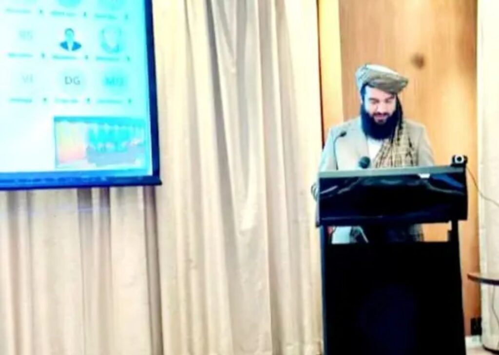 قلندر عباد: آمریکا دارایی‌های بلوکه شده افغانستان را آزاد کند