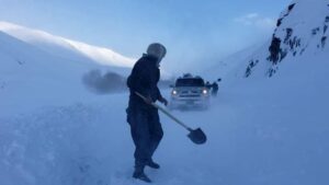 برف بزرگراه کابل-بامیان را بست
