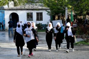 تاکید بر لزوم بازگشایی مدارس دخترانه در افغانستان