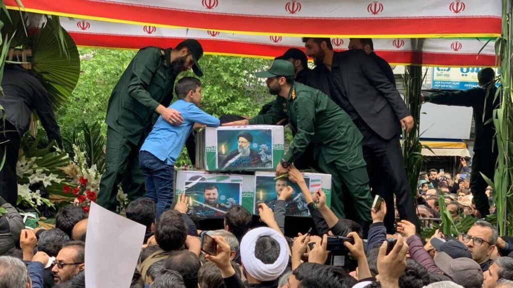 مراسم تشییع پیکر شهید جمهور در تهران با حضور میلیونی مردم ایران